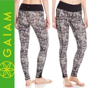 NWOT GAIAM Women's Curve Legging